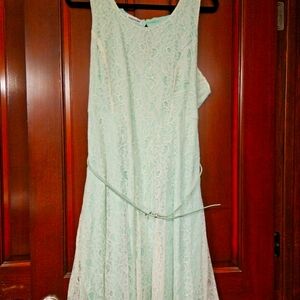 Short mint maurices dress size 18 with belt.